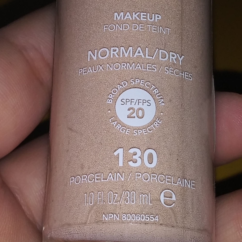 Revlon foundation - Picture 2 of 5